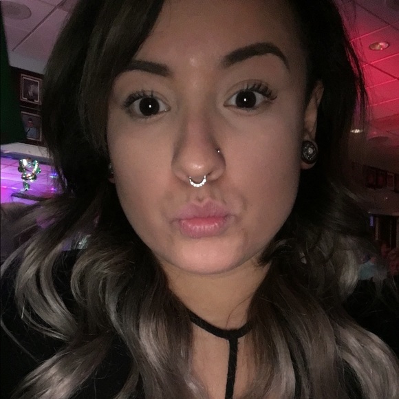 Meet your Posher, Cierra - Picture 3 of 3